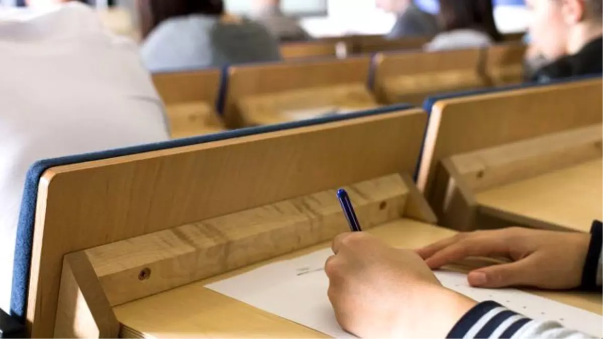 Lise Bitirme Sınavları Facebook ve Twitter Engeline Takıldı