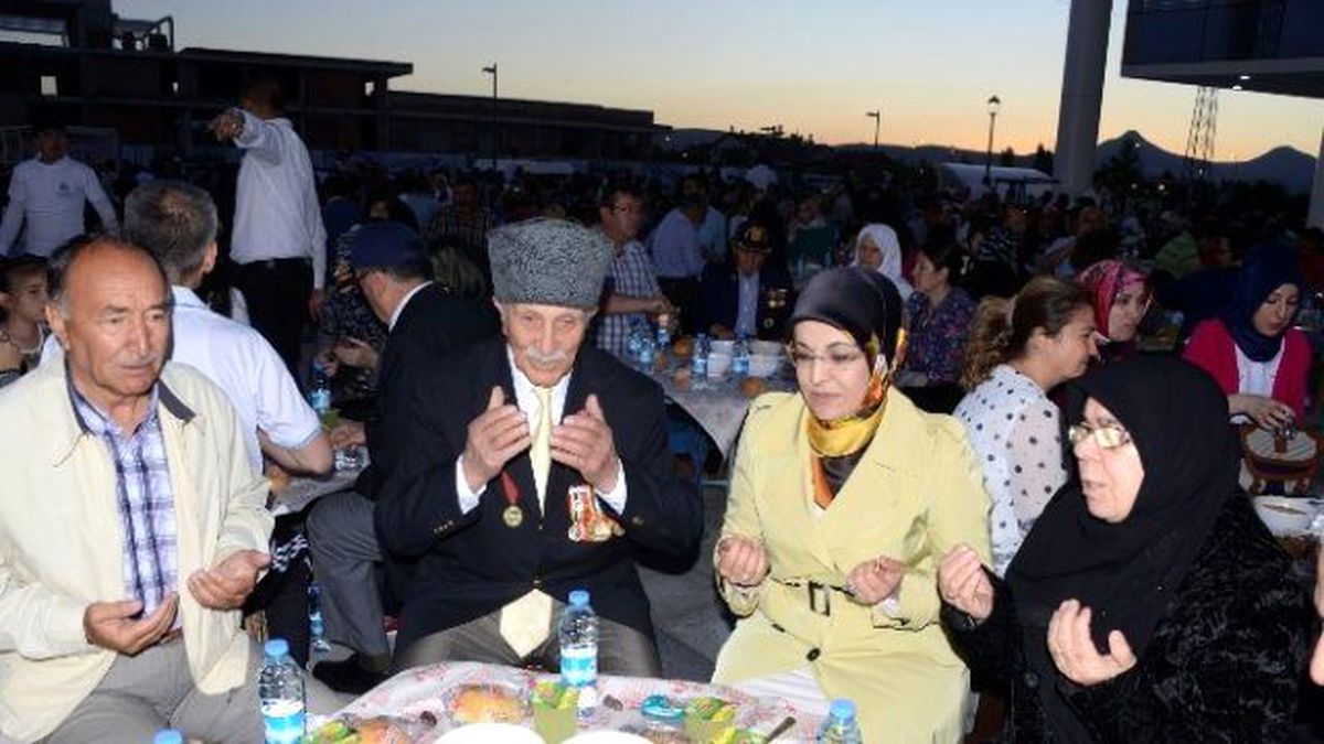 Meram Belediyesi\'nden Anlamlı İftar Programı