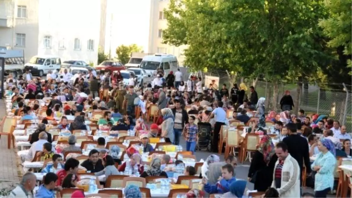 Niğde Belediyesinin Mahalle İftarları Devam Ediyor