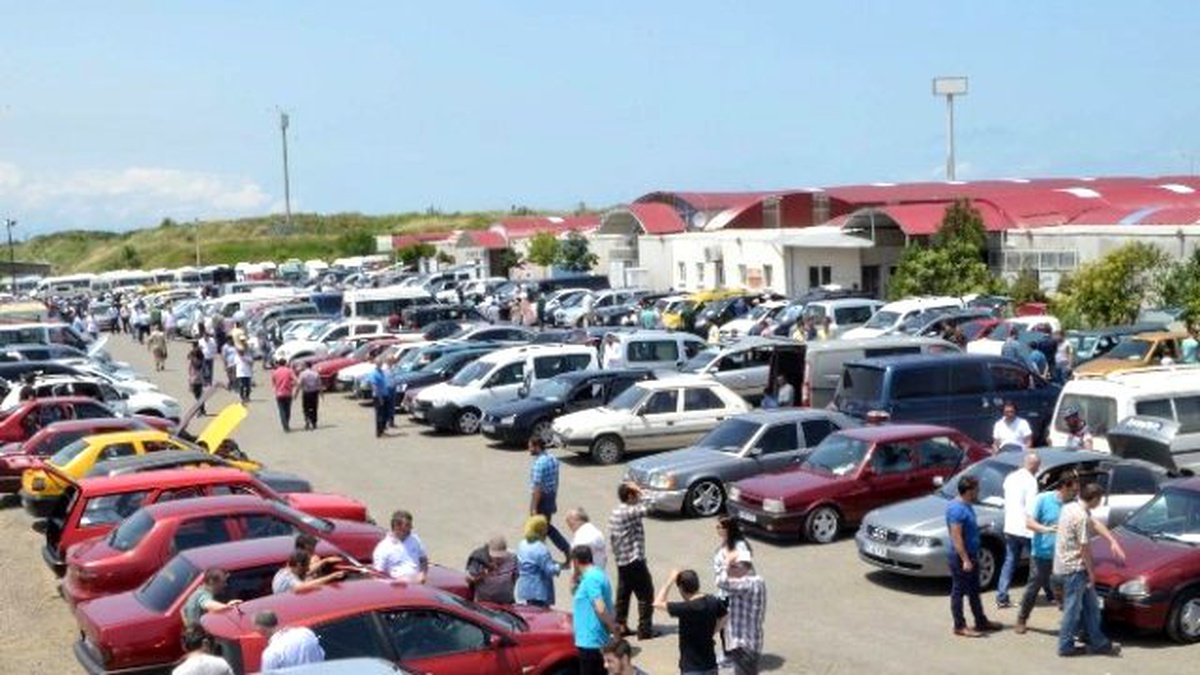 Ramazan Ayı ve Aşırı Sıcağa Rağmen Araba Pazarı Hareketli