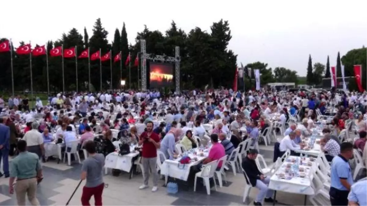 Şehitlikteki AK Parti İftarında Ezan Kazası