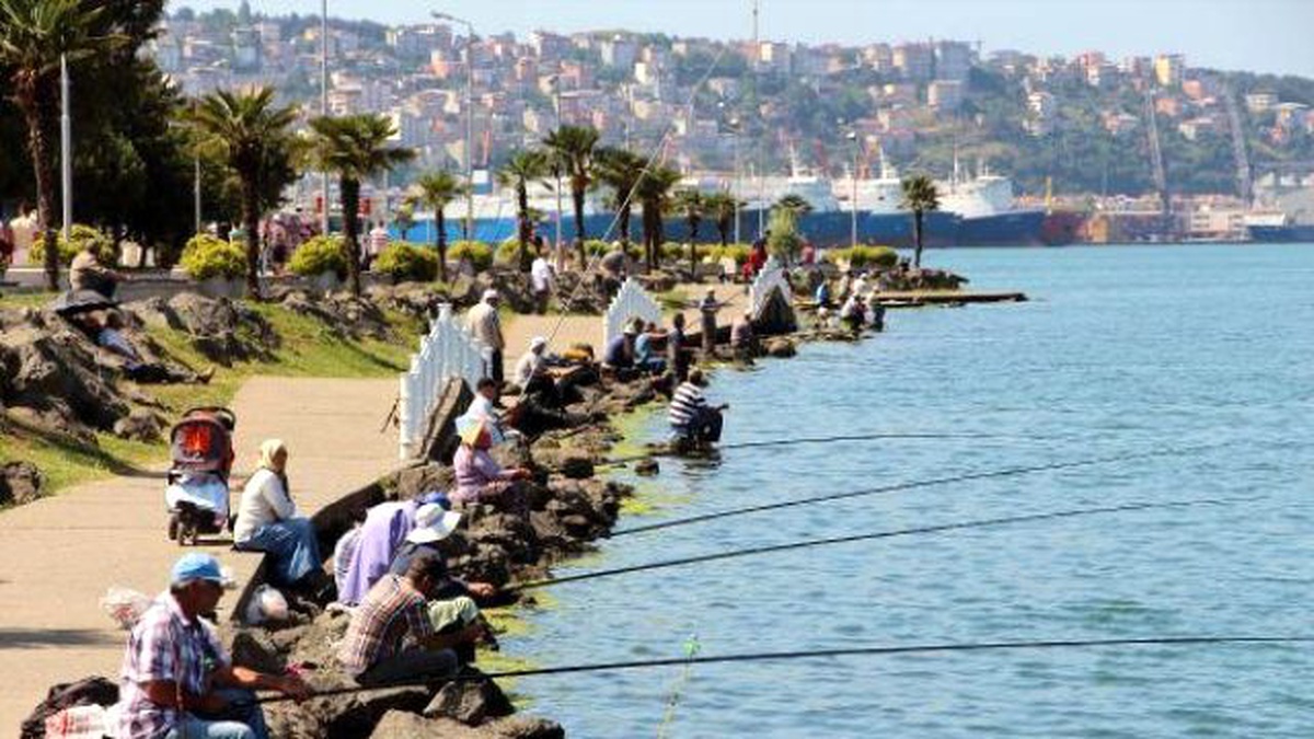 Sıcak Hava Sahillere Akın Ettirdi