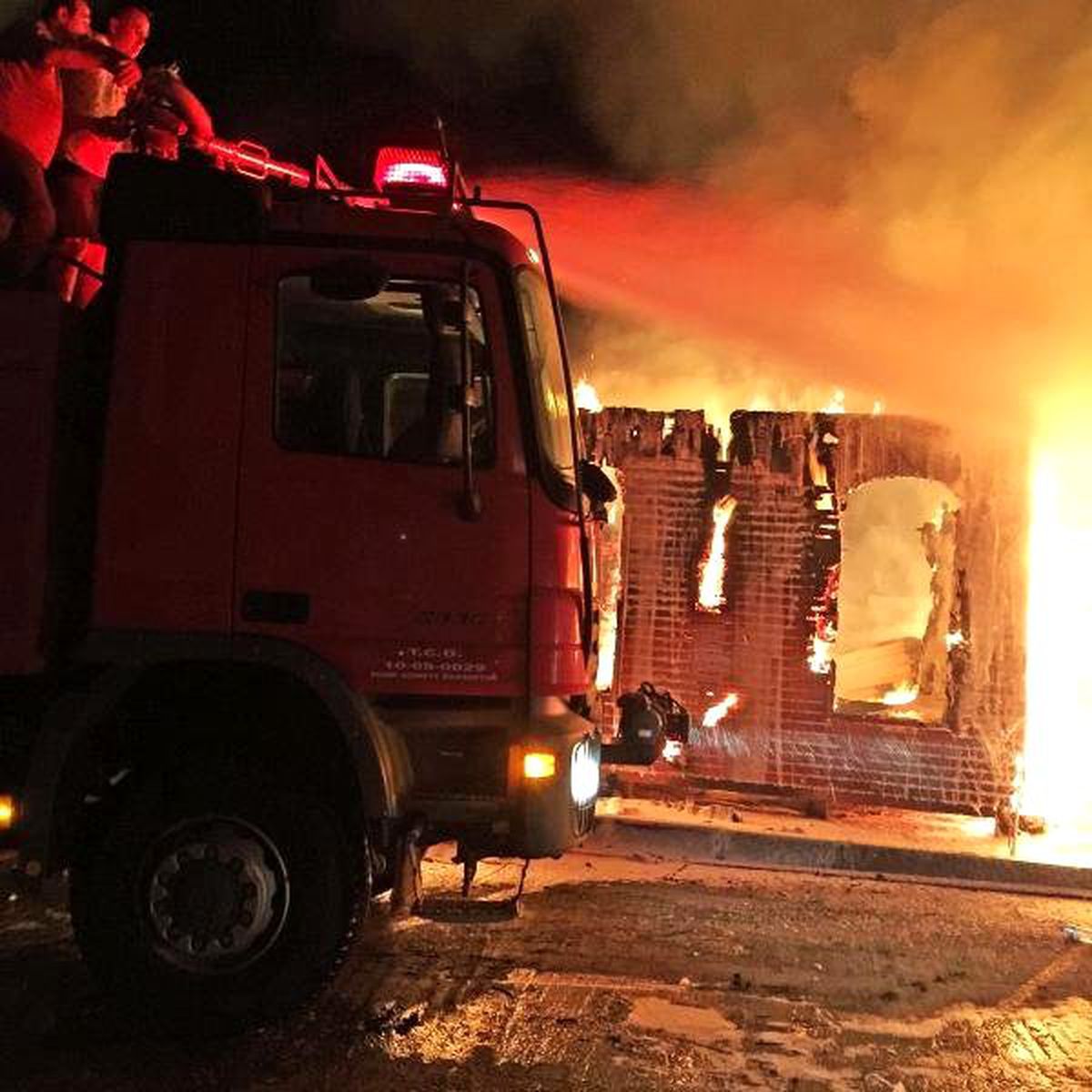 Ula\'da Mobilya Atölyesinde Yangın
