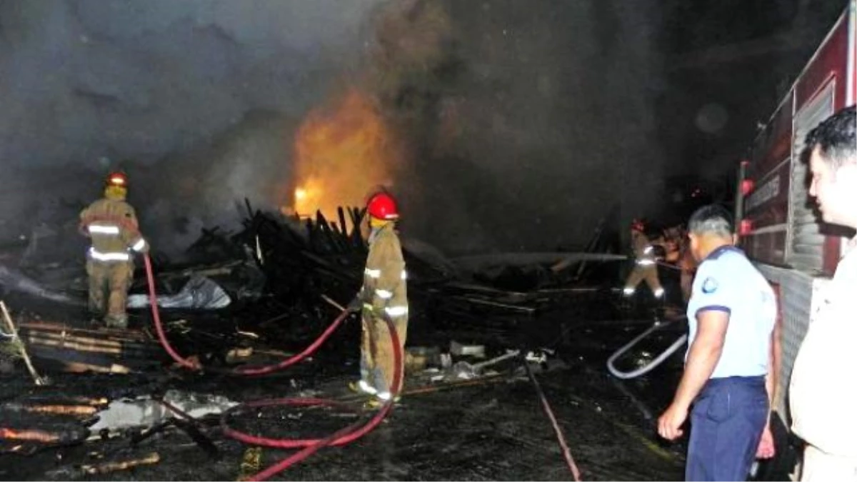 Ula\'da Mobilya Atölyesinde Çıkan Yangın Sabaha Kadar Sürdü