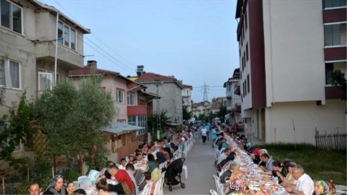 Beşiktaş Mahallesinin Sokakları İftar Sofrası ile Şenlendi