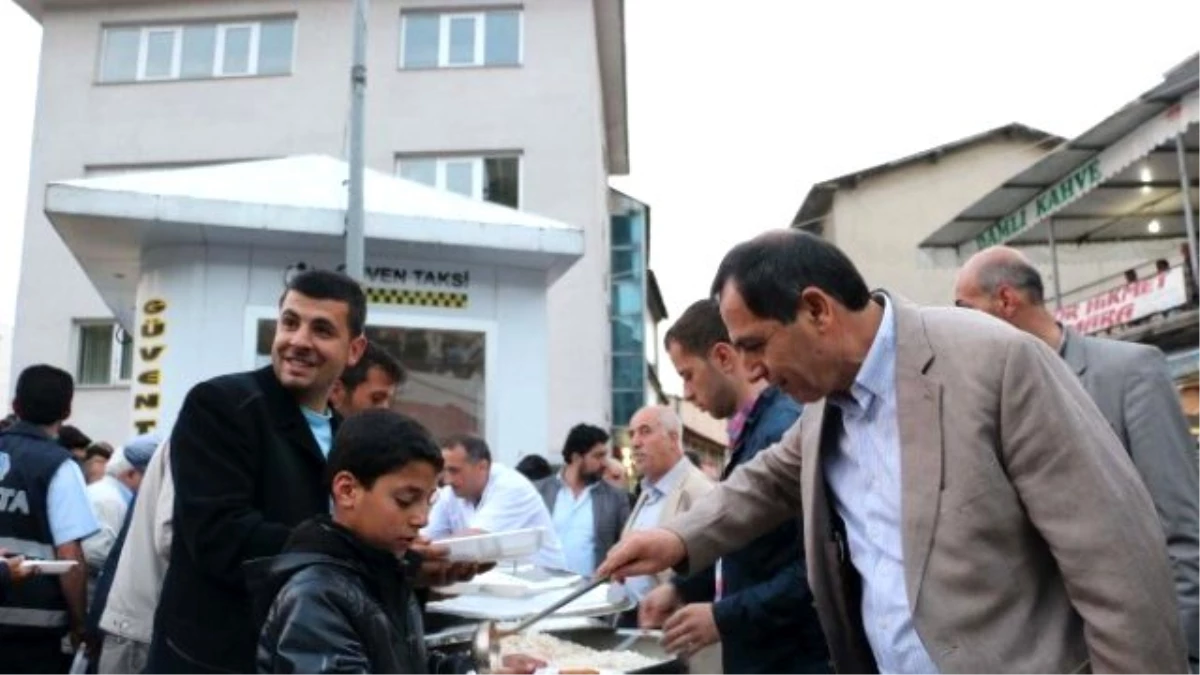 Bitlis Belediyesi\'nden İftar Yemeği