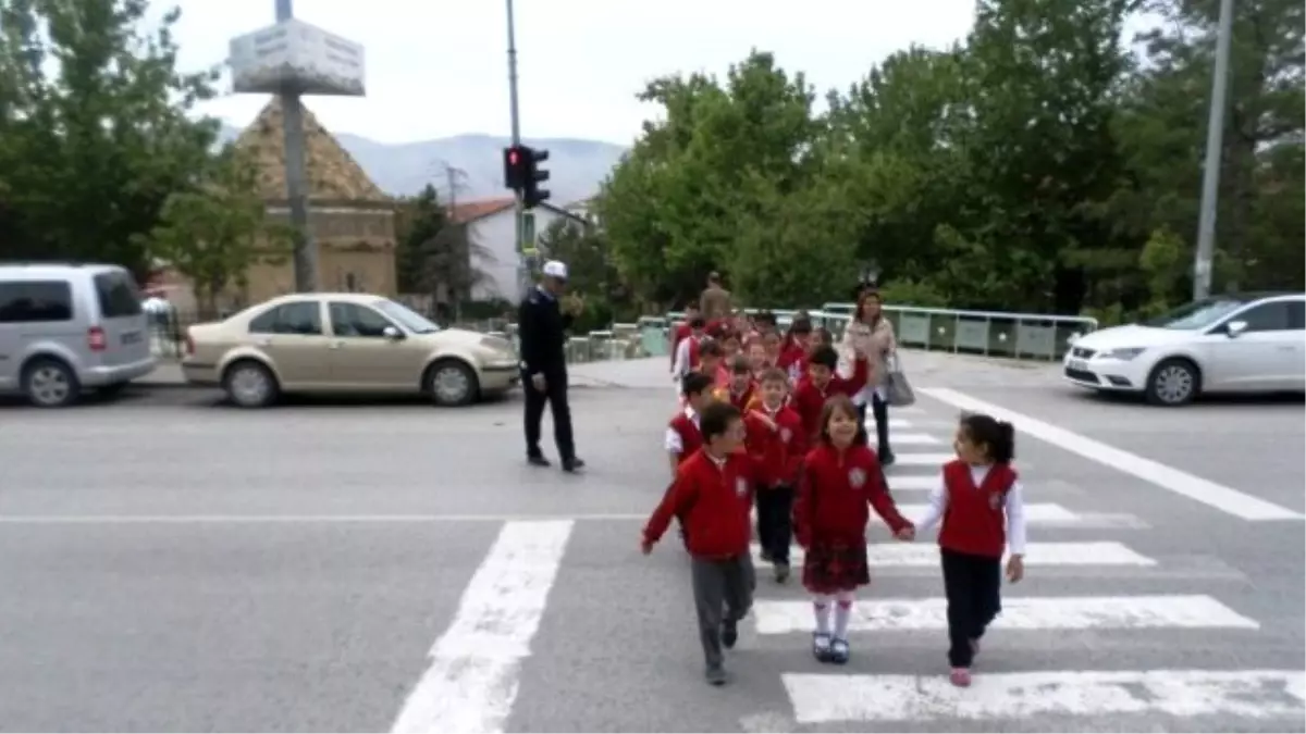 Çoçuklar Trafik Dedektifi Oldu