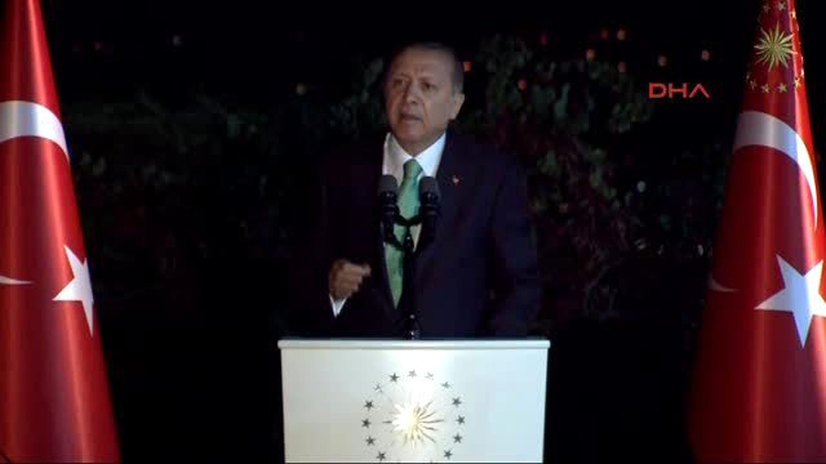 Cumhurbaşkanı Sanatçı ve Sporculara İftar Sofrasında Bir Araya Geldi
