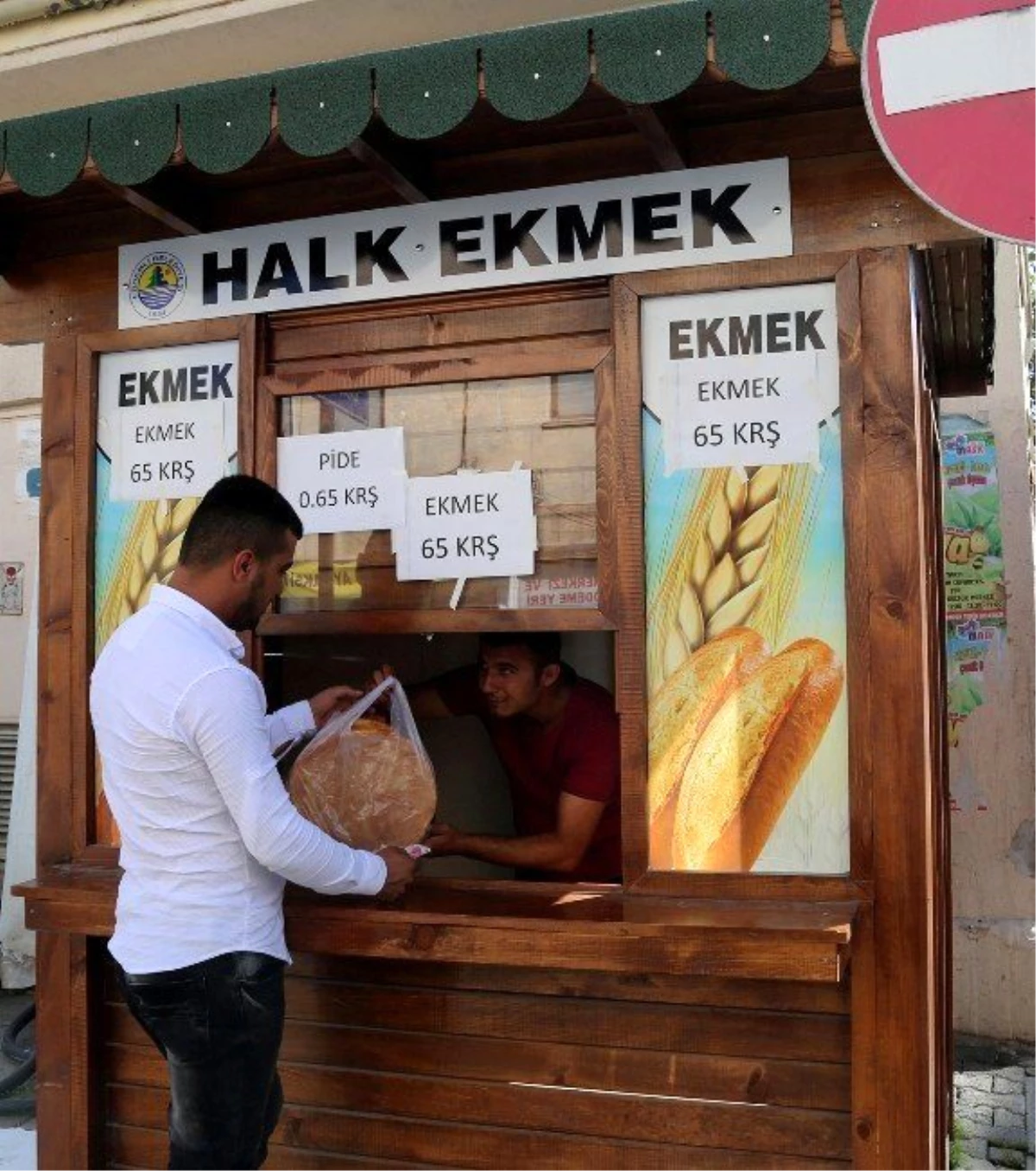 Erdemli\'de Halk Ekmek Fiyatı 65 Kuruş