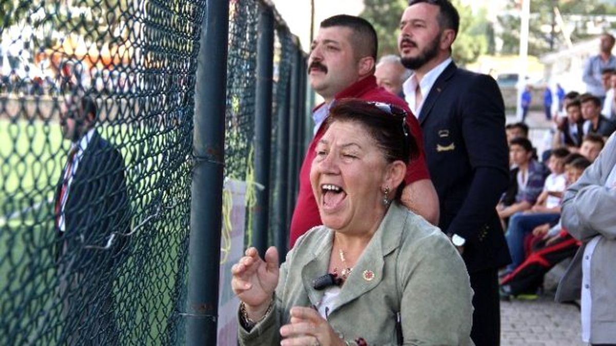 Kadın Muhtar, Kurduğu Takımı Bir Üst Lige Taşıdı