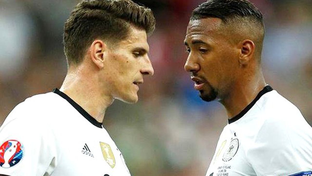 Löw, Mario Gomez'i Oynatmaması Nedeniyle Tepki Çekiyor