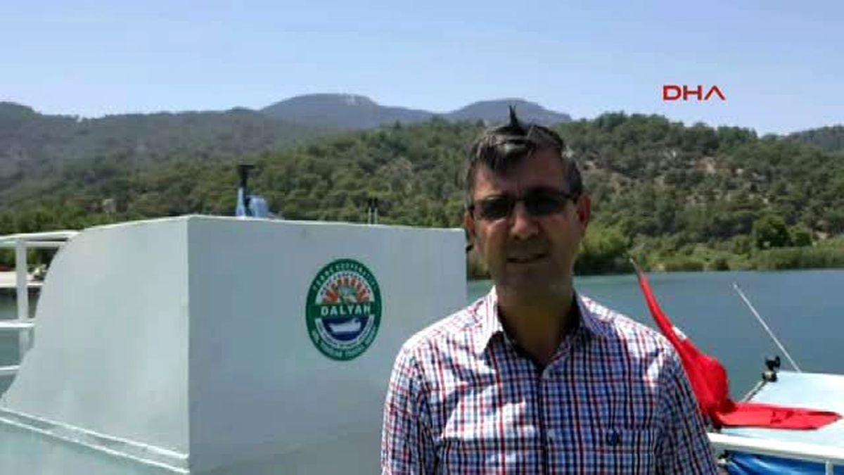 Muğla Ortaca Dalyan Kanalı\'nda İkinci Arabalı Feribot Suya İndirildi