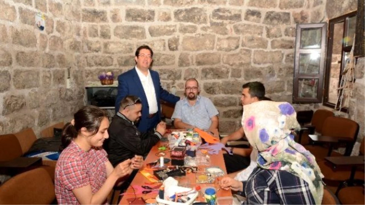 14'üncü Yüzyıldan Kalma Zinciriye Medresesinde Eğitimler Devam Ediyor