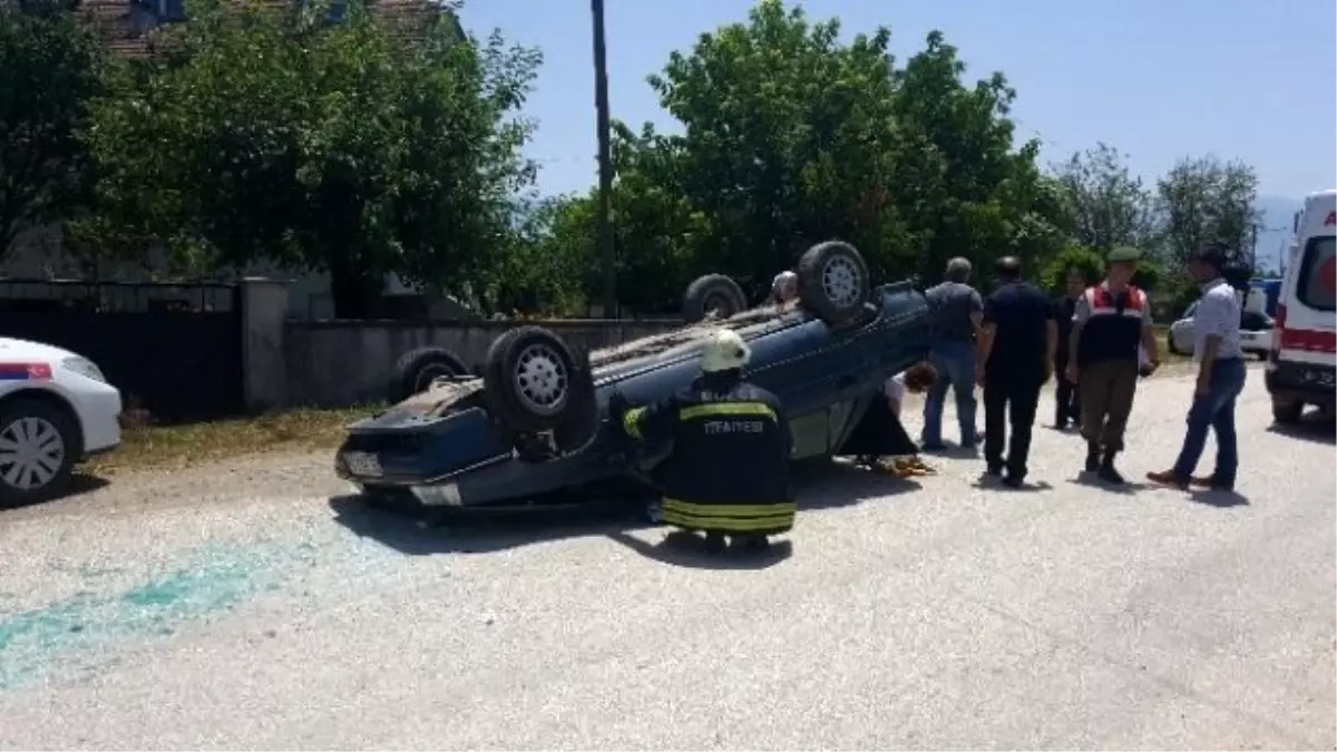 Takla Atan Otomobilde Bulunan 3 Kişi Yaralandı