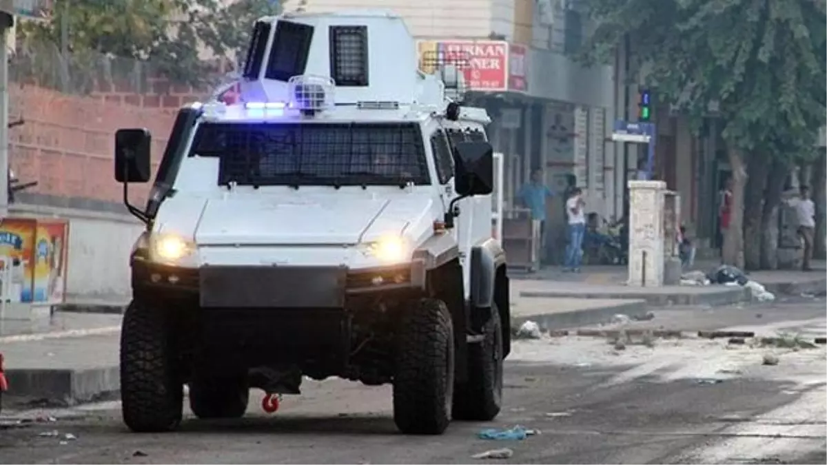 Şırnak\'ta Polis Aracına Saldırı : 3 Polis Yaralı