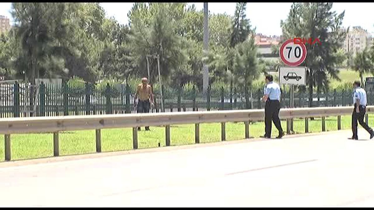 Antalya Elinde Bıçak ve Sopa Bulunan Şüpheli Korkuttu