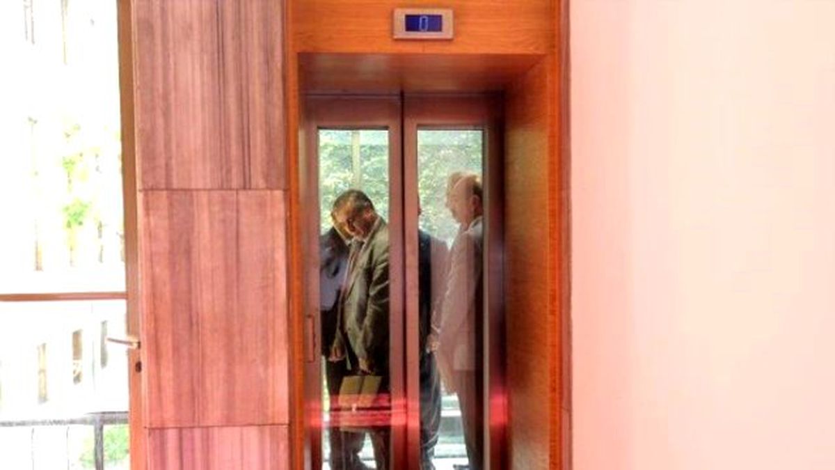 Bahçeli, Meclis Asansöründe Mahsur Kaldı