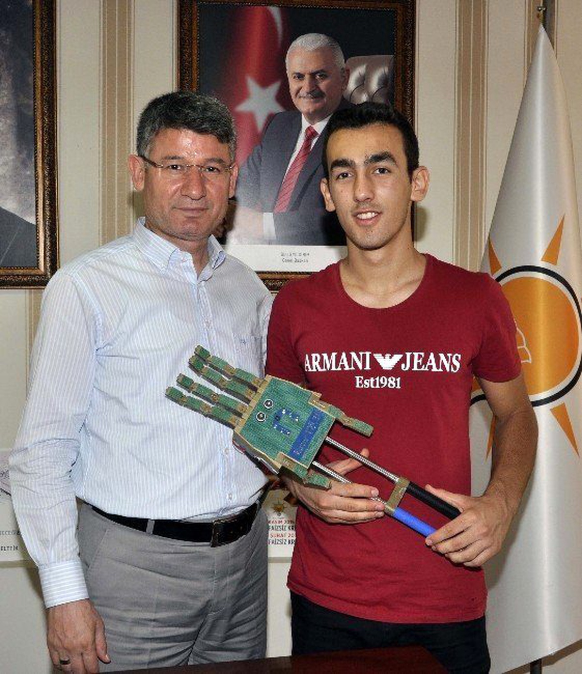 Başkan Fikret Yeni\'ye Genç Mucitten Ziyaret