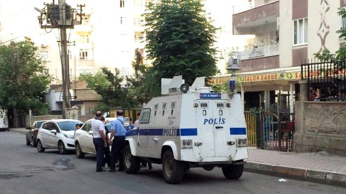 Çalışanlarını İş Yerinden Çıkardı, Kendini Asmak İstedi
