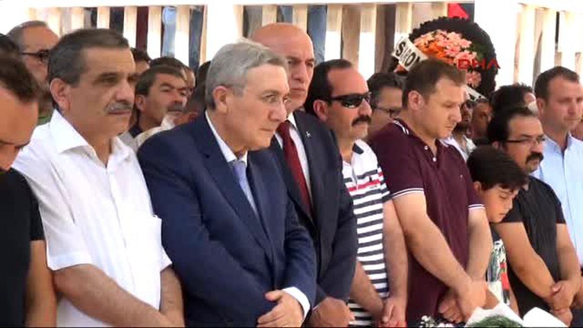 Denizli MHP\'li Başkan Yardımcısı ve Eşi Toprağa Verildi