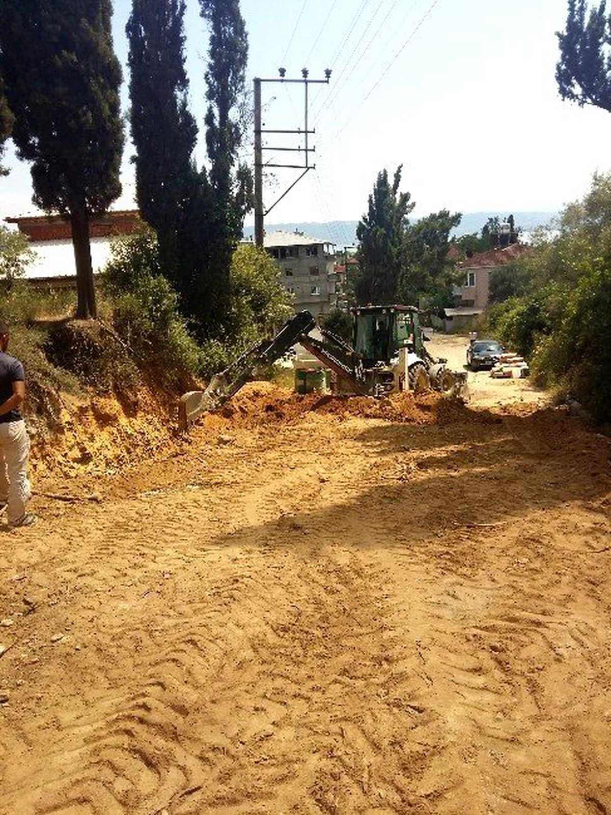 Dilovası\'nda Yol Yapım Çalışmaları Devam Ediyor