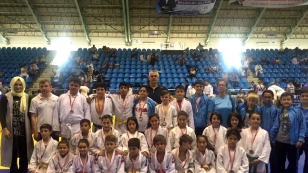 Kağıtsporlu Judoculardan 29 Madalya