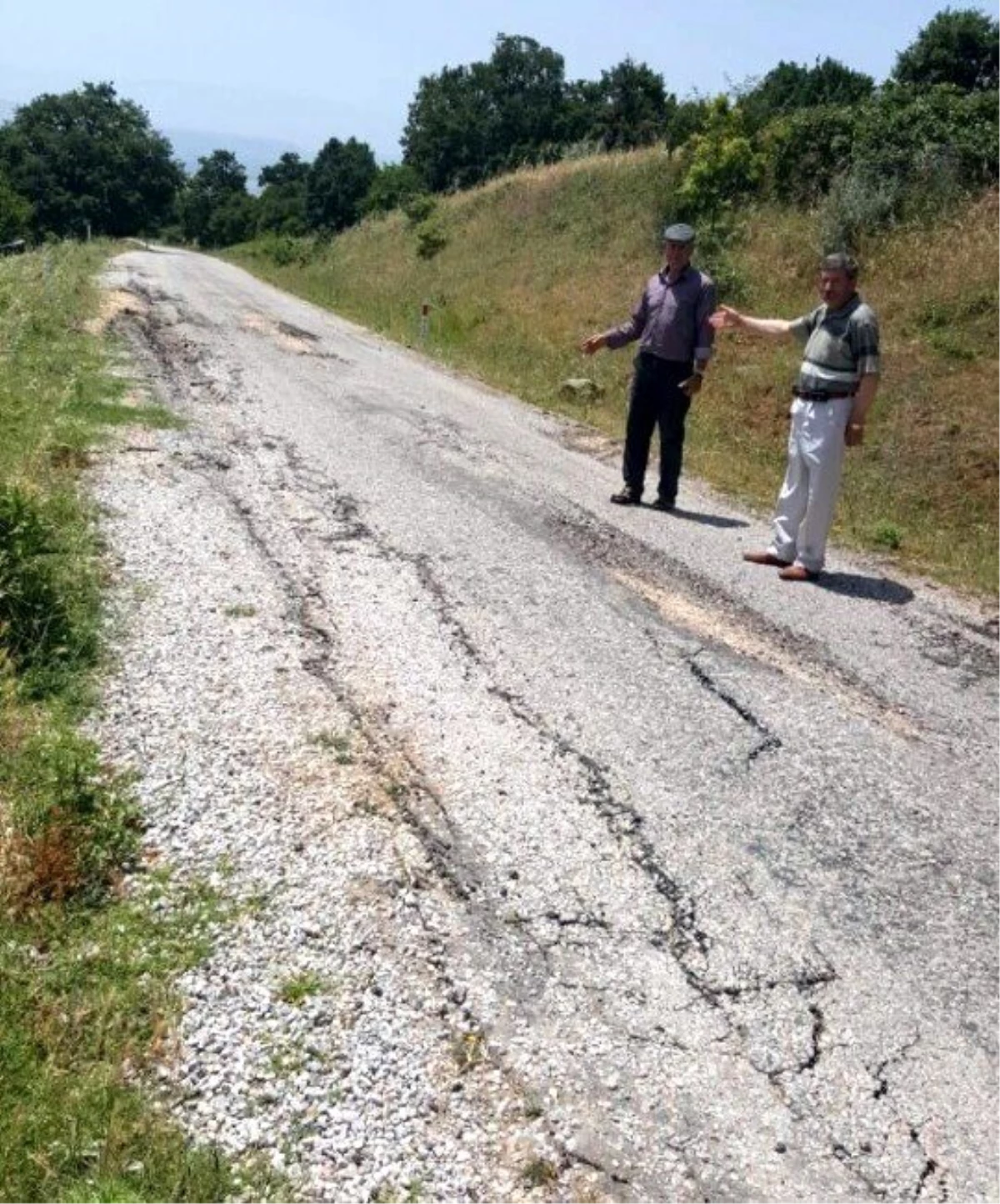 Köy Yolları Köstebek Yuvasına Döndü