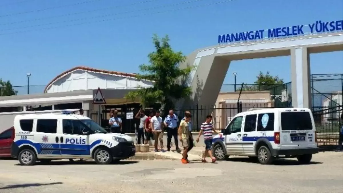 Manavgat\'ta Maç Tartışması Kavgaya Dönüştü