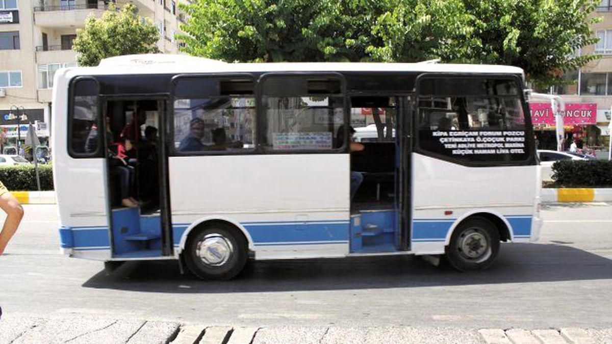 Mersin\'de klima açmayan dolmuşlar çileden çıkartıyor
