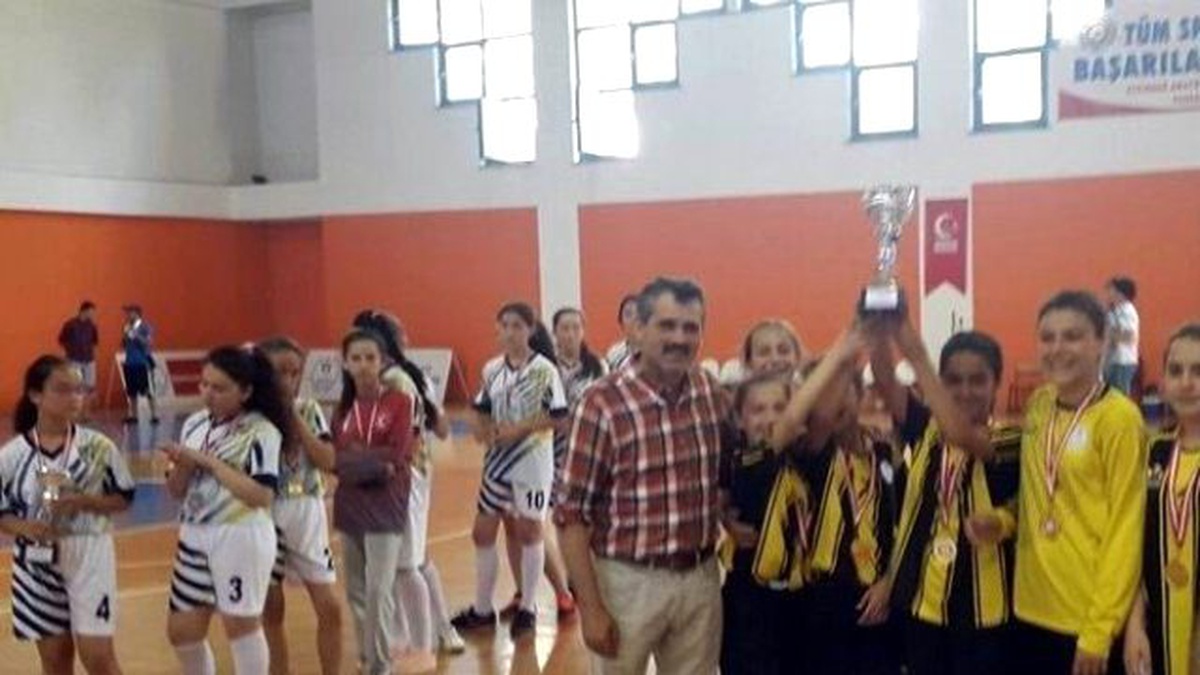 Minik Kız Hentbol Takımının Büyük Başarısı