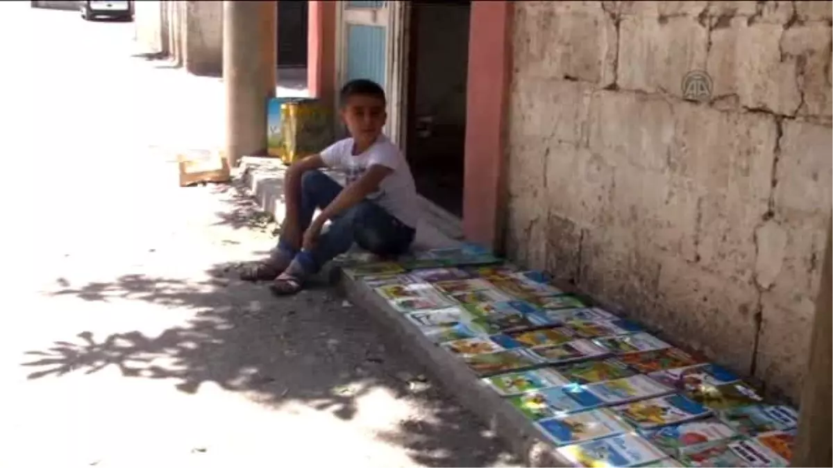 Okuduğu Kitapları Yıl Sonunda Satılığa Çıkardı