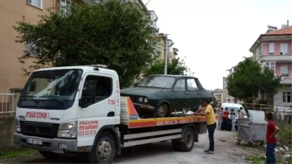 Terk Edilmiş Otomobil Otoparka Çekildi