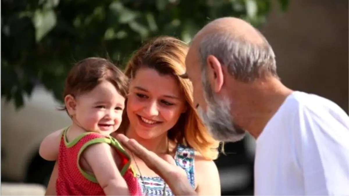 Tiyatro Oyuncularından Çat Kapı Ziyaret