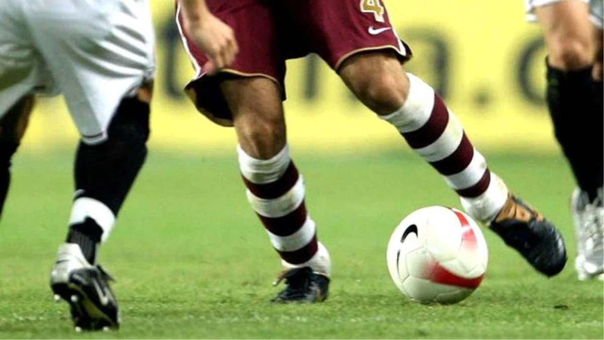 Trafik Kazasında 1 Futbolcu Öldü, 2 Kişi Yaralandı