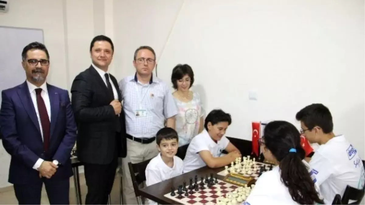Turkuazlı Satranç Sporcularına Büyük Destek