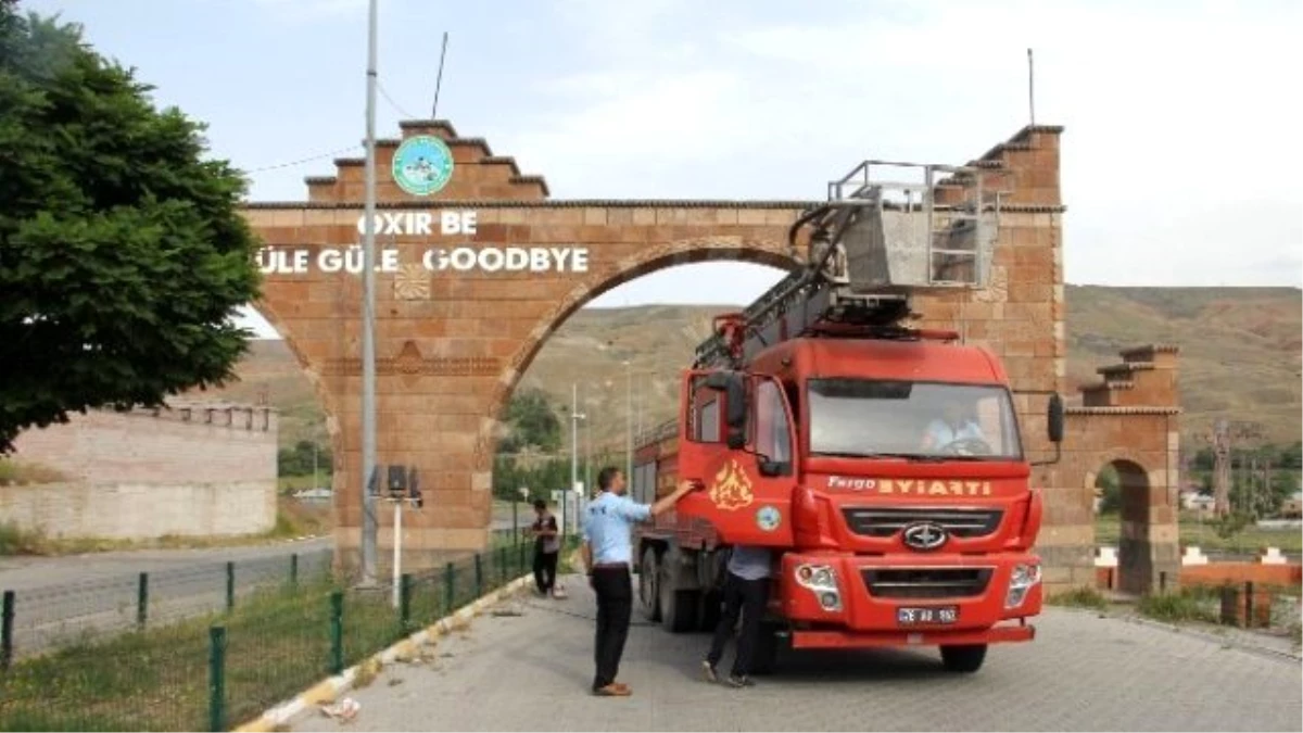Tuzluca Belediyesi, Astırdığı Ermenice Yazılı Tabelayı Kaldırdı