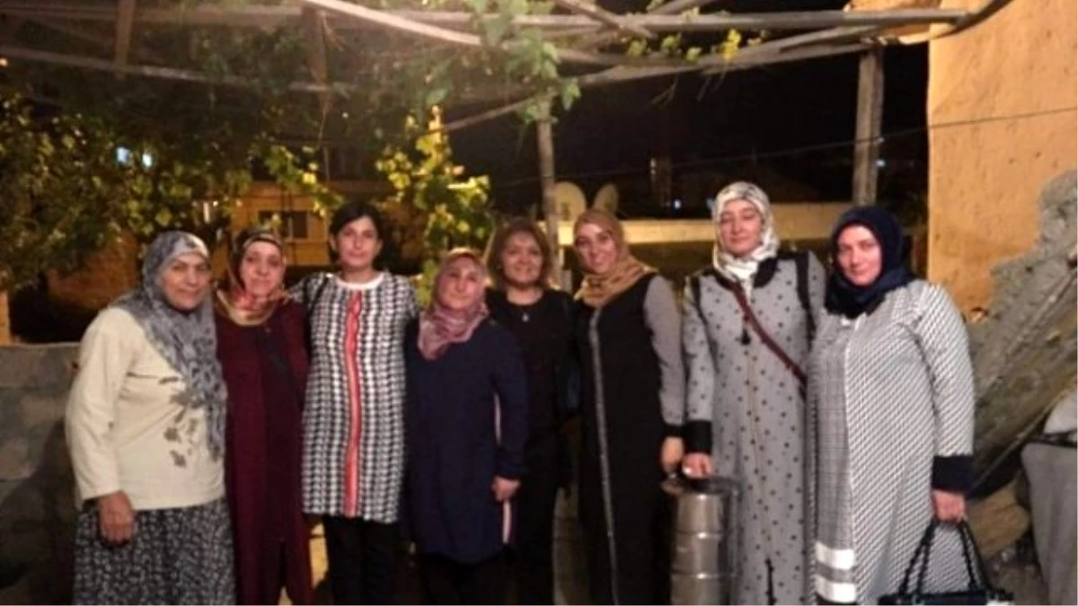 AK Parti Kadın Kolları Mkyk Üyeleri, Nevşehir\'de İhtiyaç Sahibi Ailelerin Konuğu Oldu