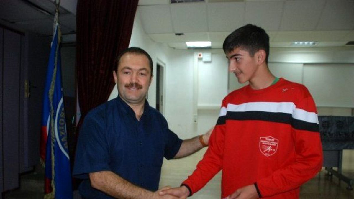 Başarılı Öğretmen ve Öğrencilere Ödül