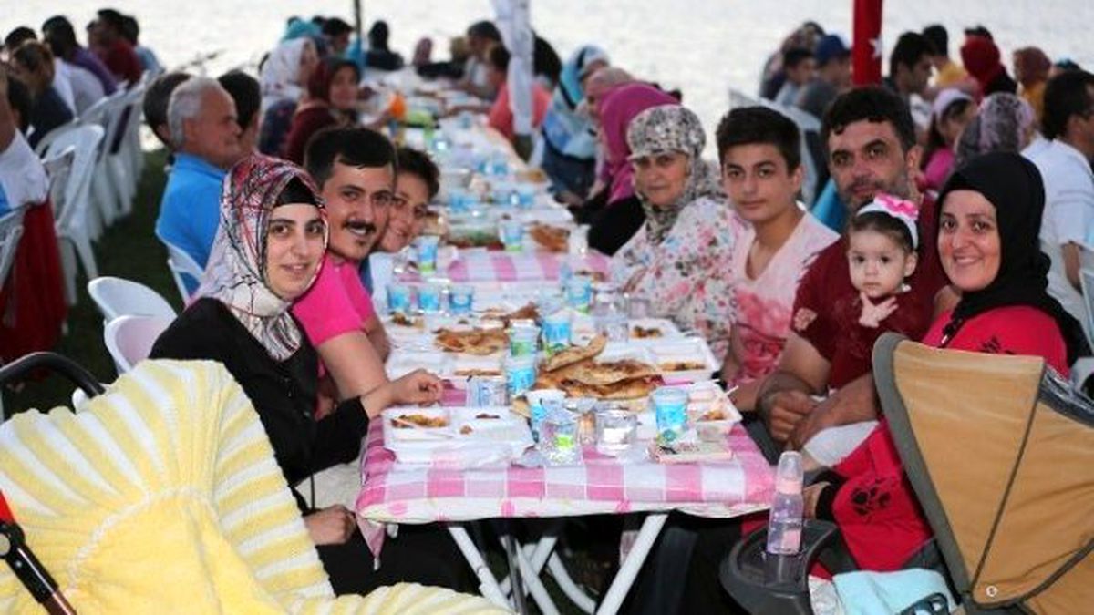 Başiskele\'de 50 Bin Kişi İftar Yaptı