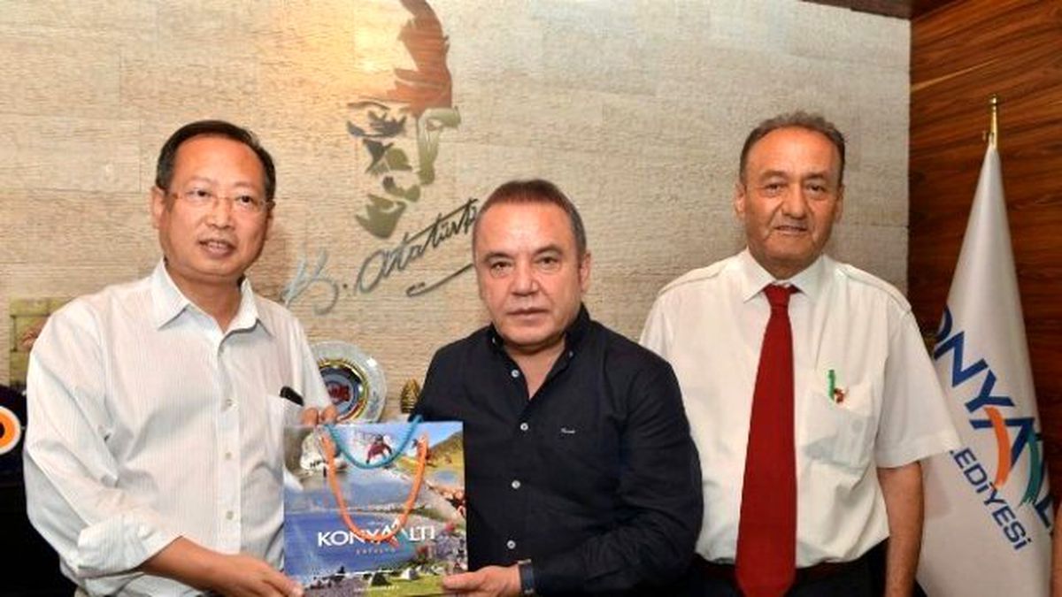 Başkan Böcek, Çin\'li Heyet ile Turizmi Konuştu