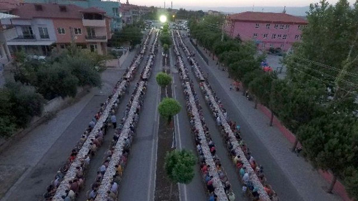 Başkan Gürlesin\'den Kayıhan\'da 3 Bin Kişilik İftar