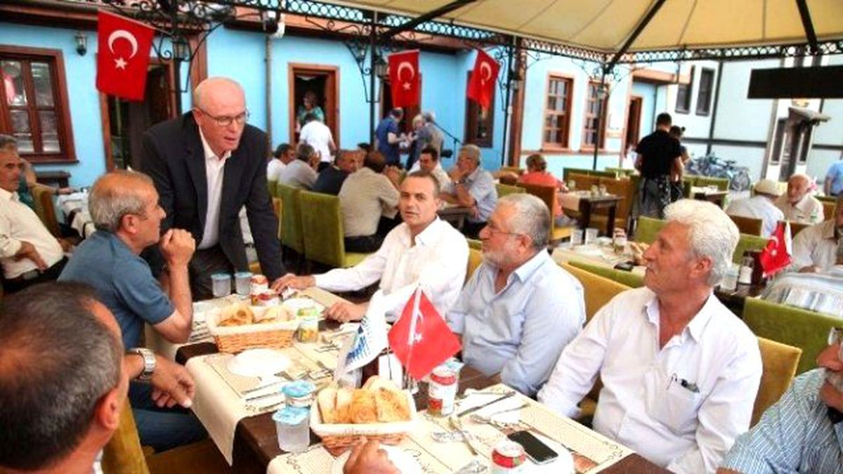 Başkan Kurt\'tan Muhtarlar Yemeğinde Birlik Vurgusu