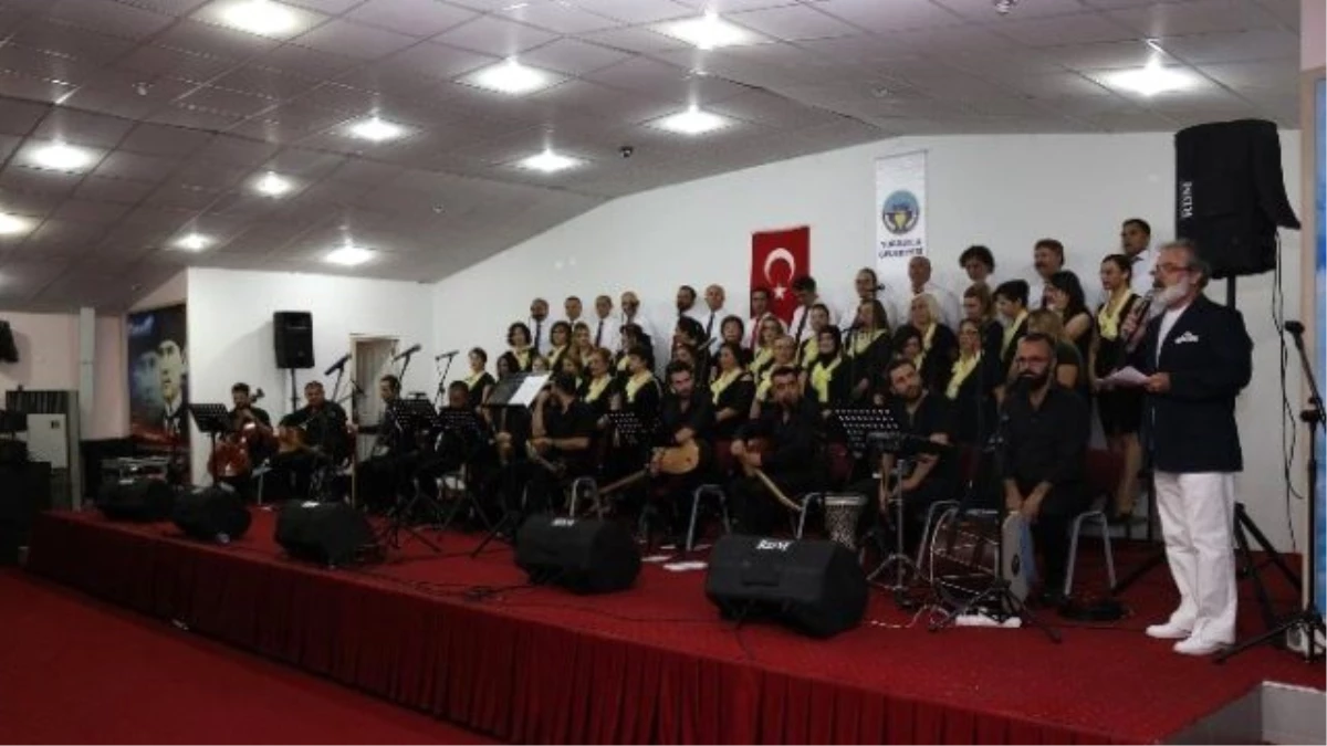 Belediye Korosu\'ndan Türk Halk Müziği Konseri