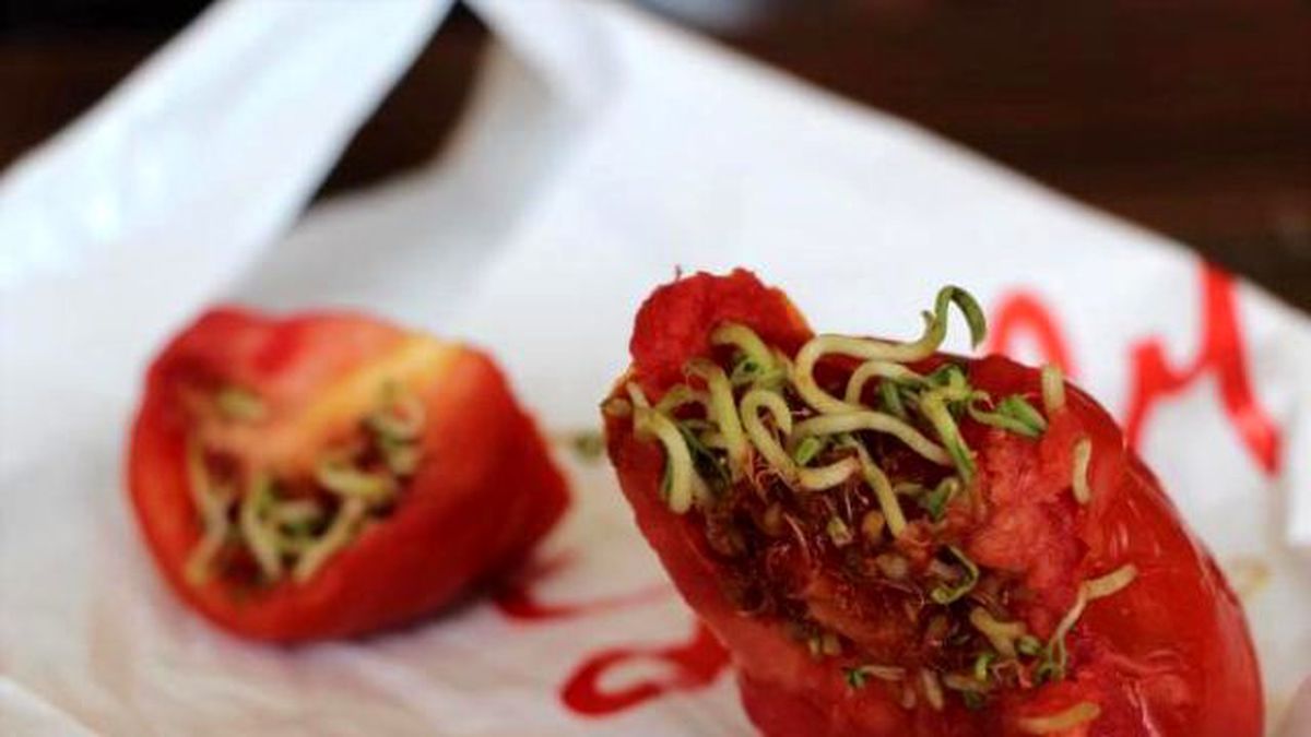 Domatesin İçinden Çıkan Şaşkına Çevirdi