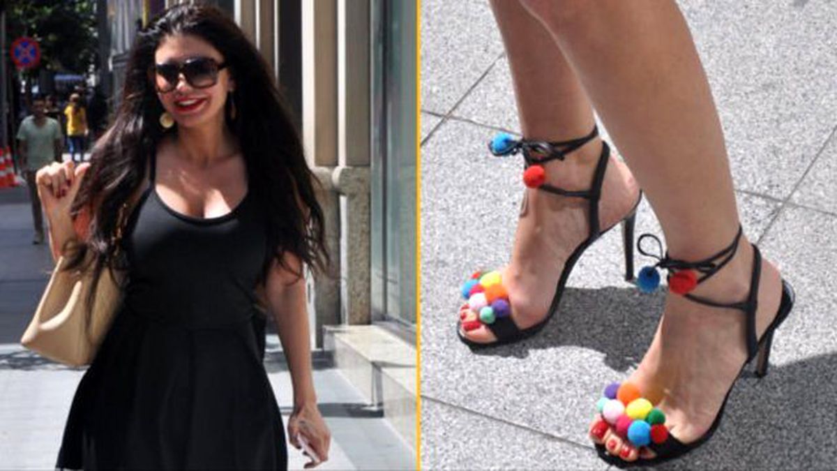 Ebru Polat, Ayakkabılarını Buzdolabına Koyuyor