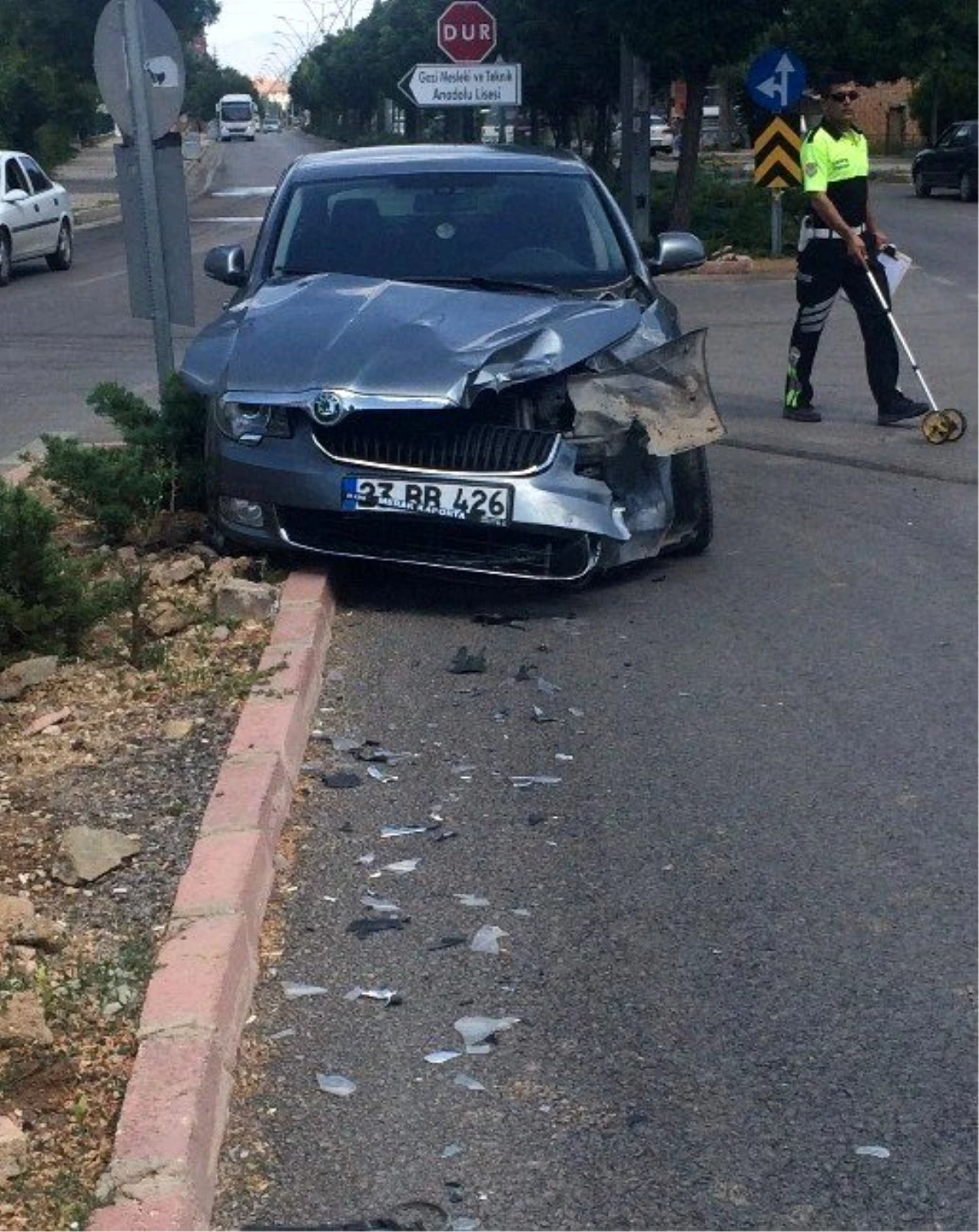 Elazığ\'da Trafik Kazası: 3 Yaralı