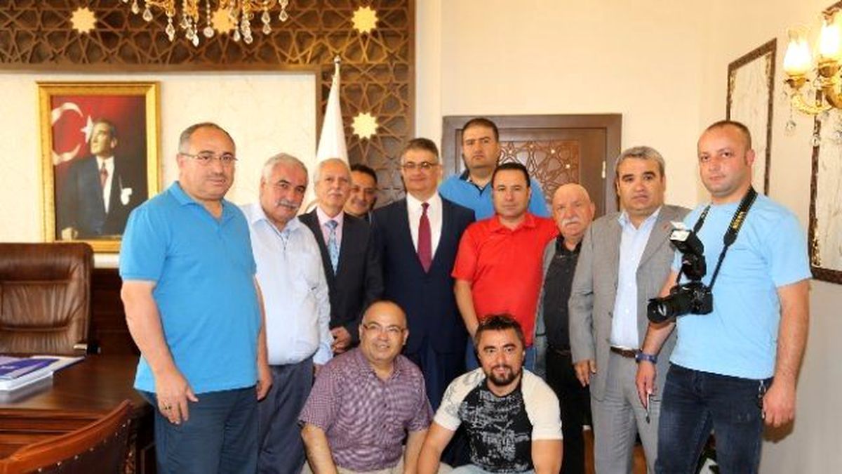 Gazetecilerden Vali Pekmez\'e Ziyaret
