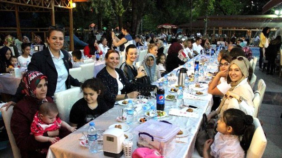Güçlü Kadınlar Derneği\'nden İftar