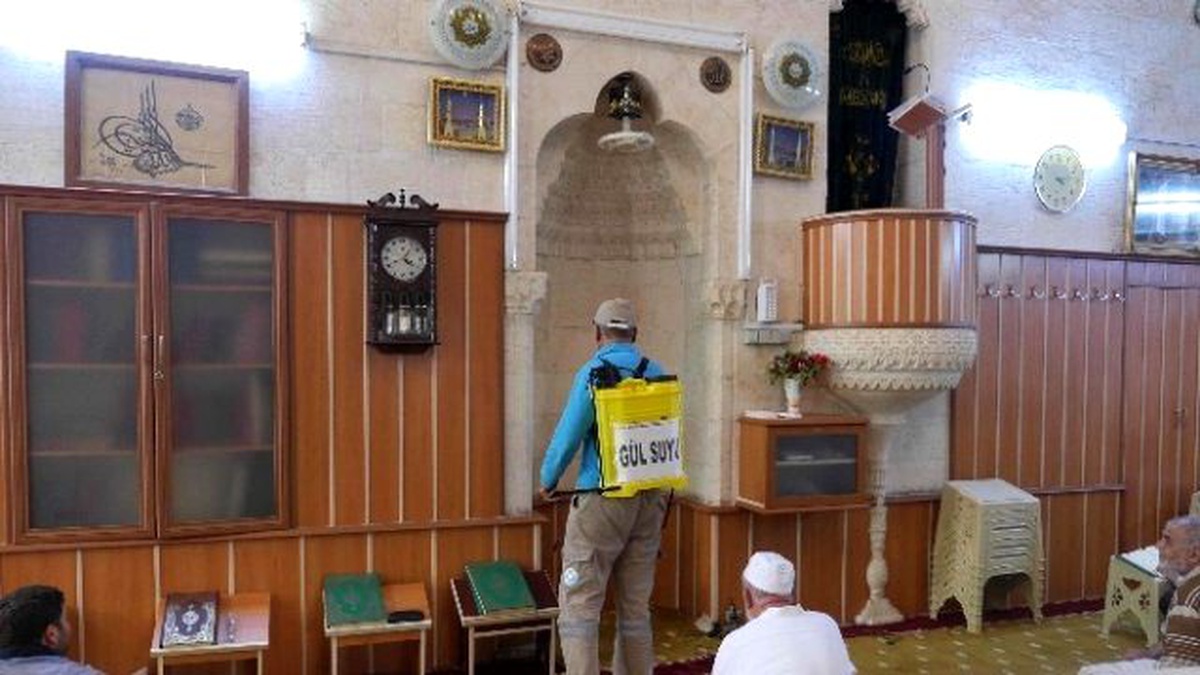 Haliliye Belediyesi\'nden İbadethanelere Gül Suyu