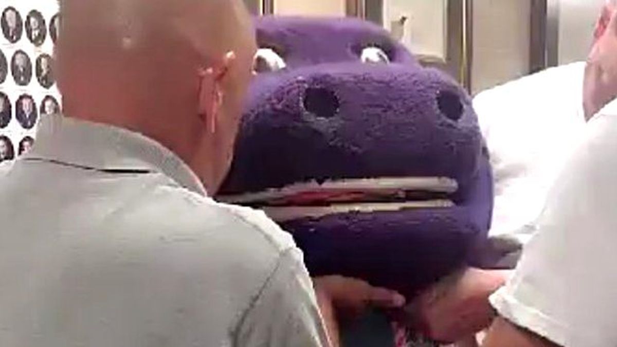 Kafası Maskeye Sıkışan Kızı İtfaiye Kurtardı